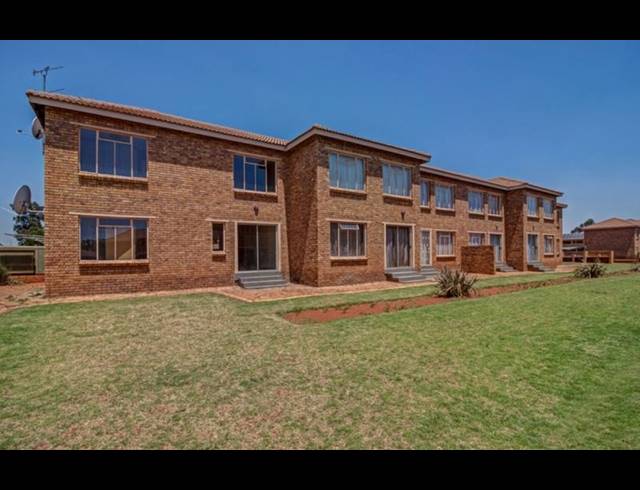 1 BEDROOM TOWNHOUSE FOR SALE IN KRUGERSRUS